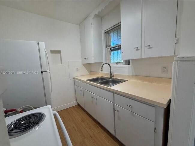 Building Photo - 405 NW 64th St