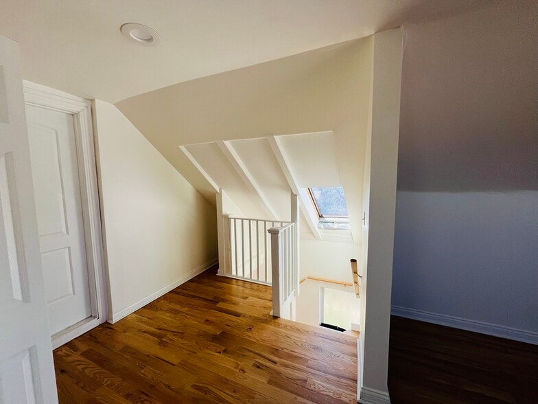 Building Photo - 2318 W 19th St