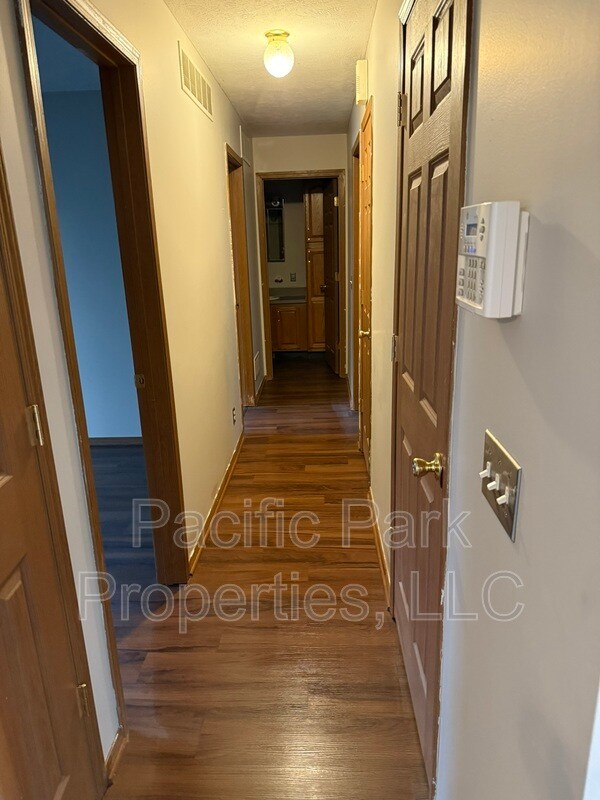 Building Photo - 1010 W 30th St