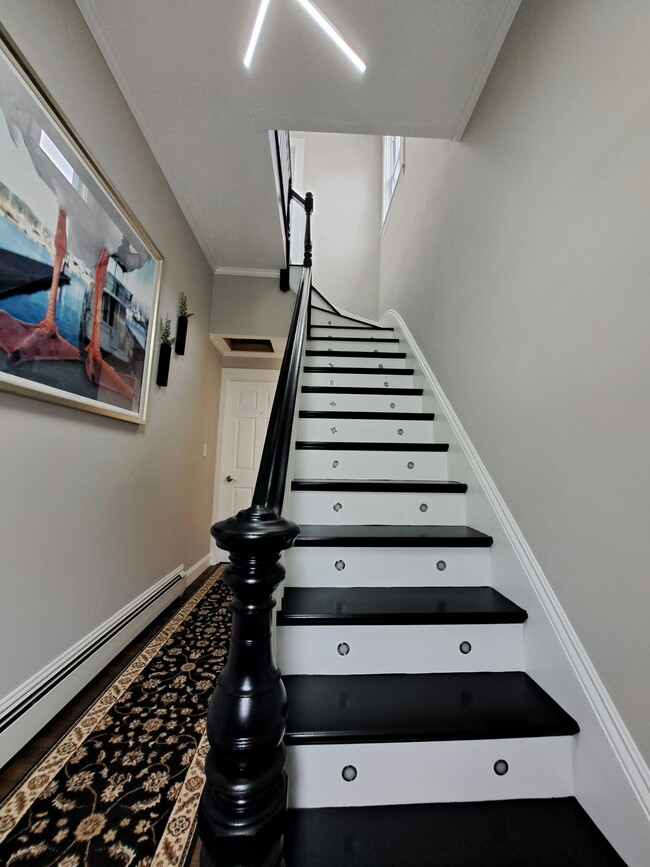 Building Photo - 14 Roy St