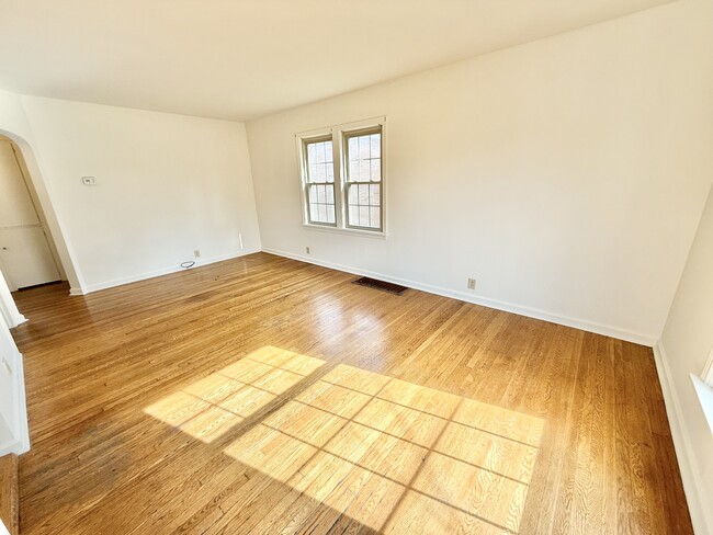 Building Photo - 824 Bellflower Ave NW