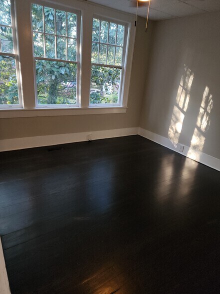 Building Photo - 919 Inverness Ave