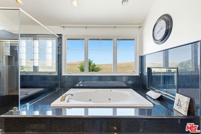 Building Photo - 6003 County Oak Rd