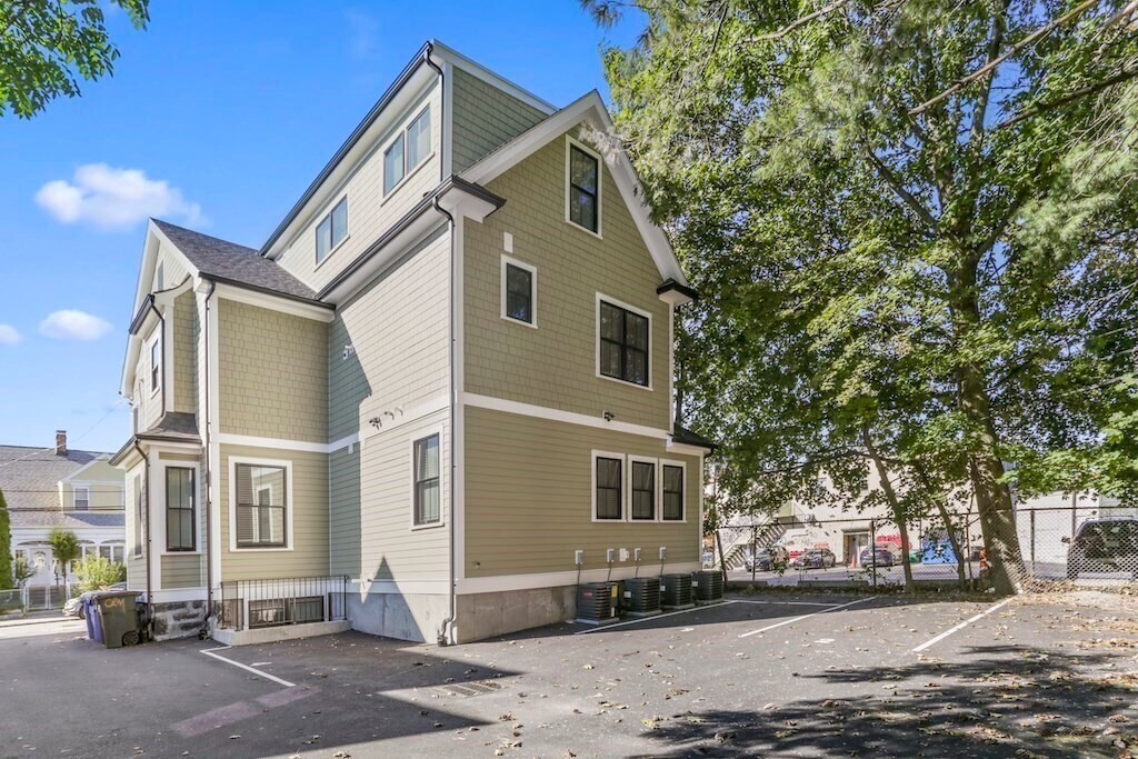 Building Photo - 13 Reedsdale St