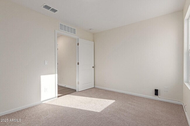 Building Photo - 1610 W Laguna Dr