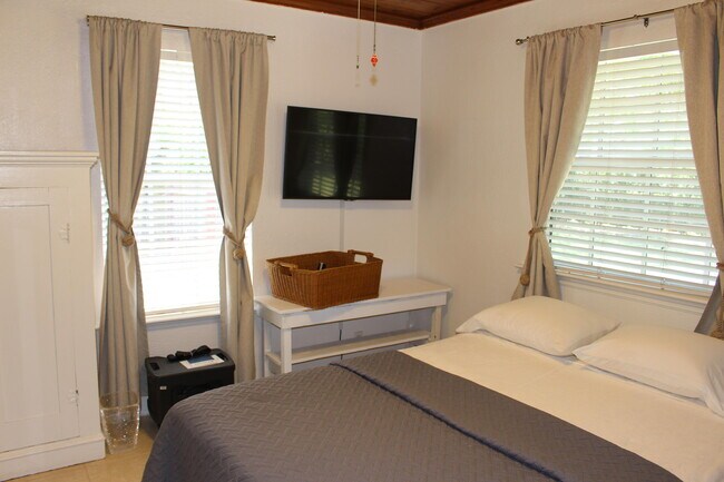 Building Photo - 225 Gulfstream Blvd