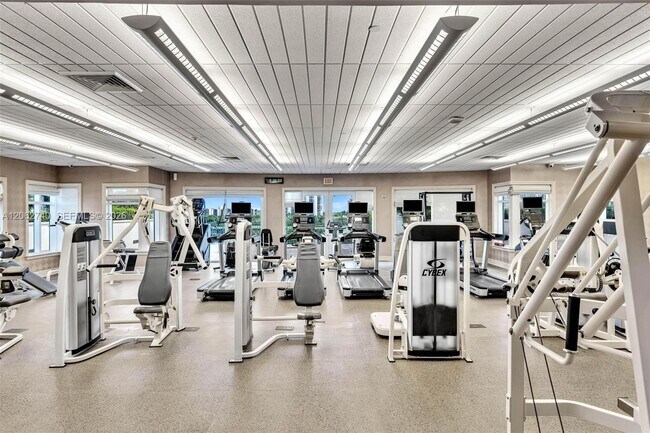 Building Photo - 20000 E Country Club Dr