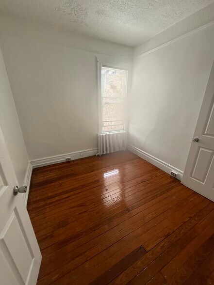 Building Photo - 22 Sherwood Ave