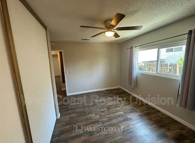 Building Photo - 627 Solano Dr