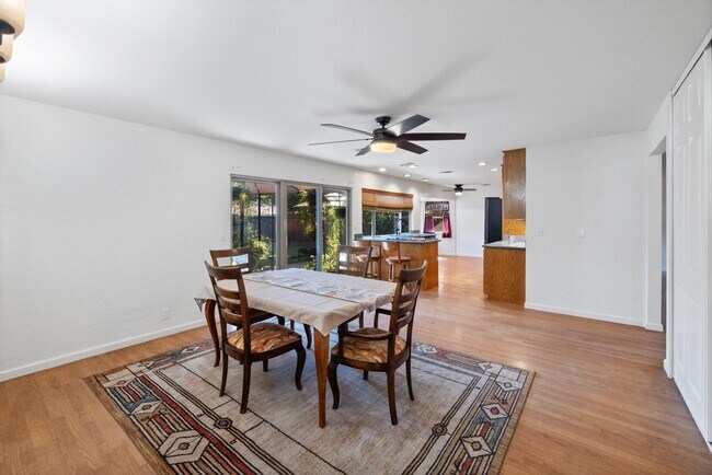 Building Photo - 618 Crestview Dr