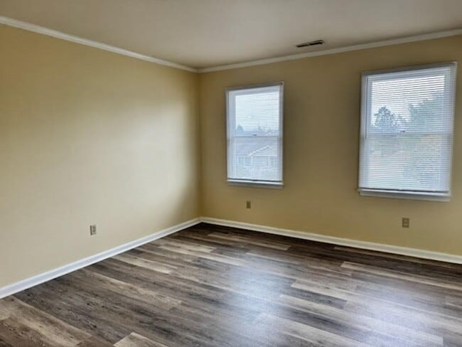 Building Photo - Affordable townhome in Milton, located in Ship Builders Village.
