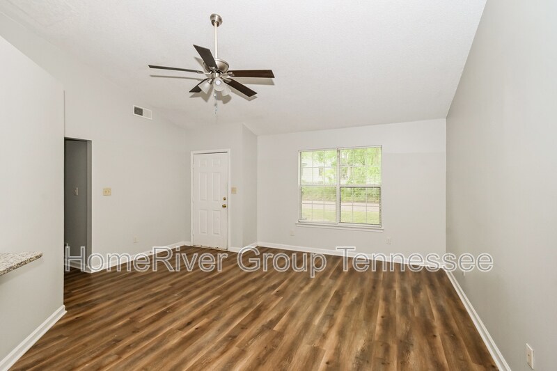 Building Photo - 7007 Village Ln