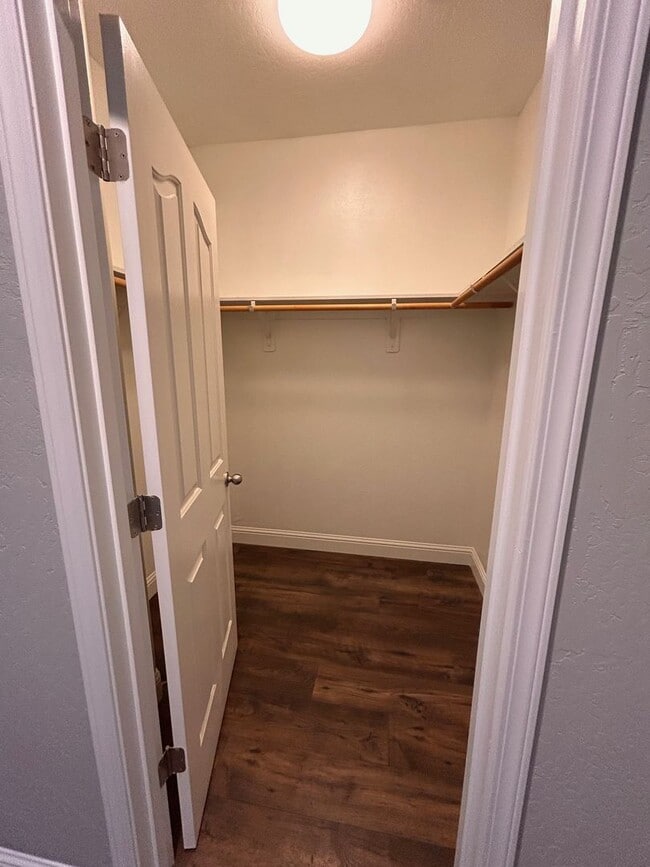 Building Photo - Gorgeous home for rent in Visalia