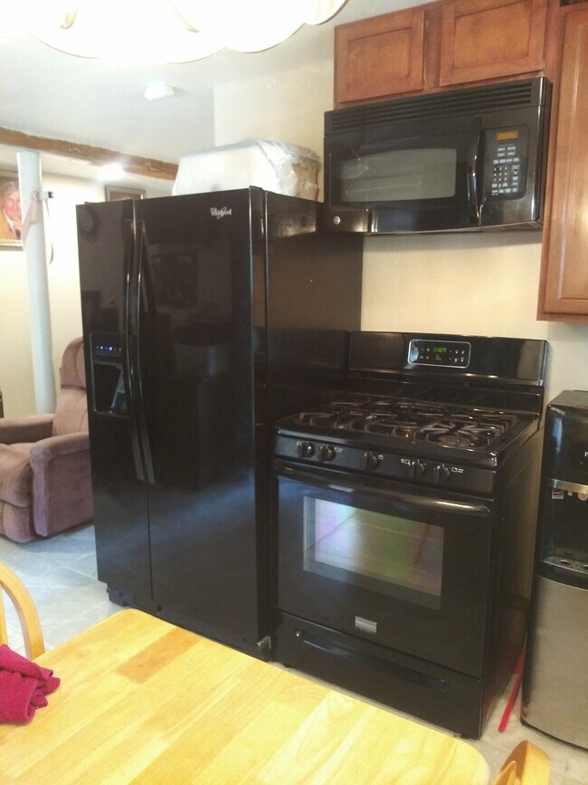 Building Photo - 8285 Green Ln