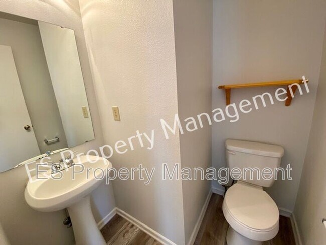 Building Photo - 2180 Shadowbrook Dr