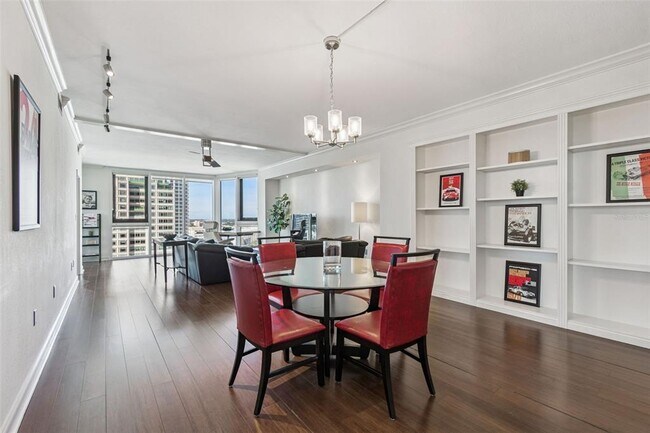 Building Photo - 1 Beach Dr SE