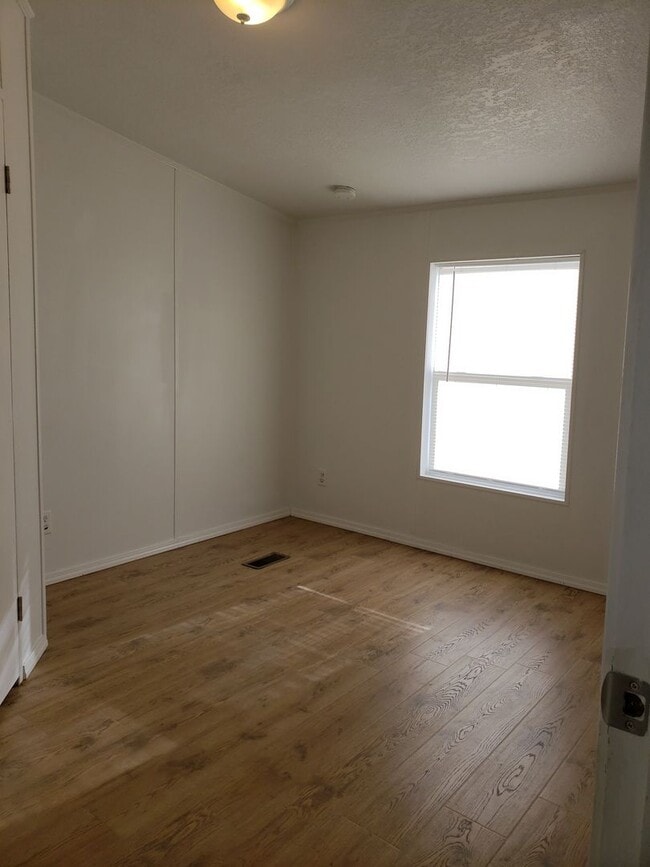 Building Photo - 3 bedroom 2 bath Mobile-home in Hayden