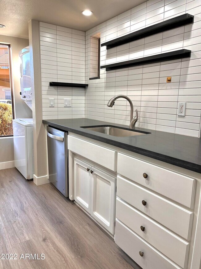 Building Photo - 7950 E Starlight Way