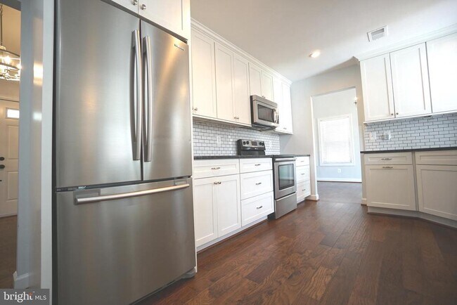 Building Photo - 322 Sugarland Run Dr