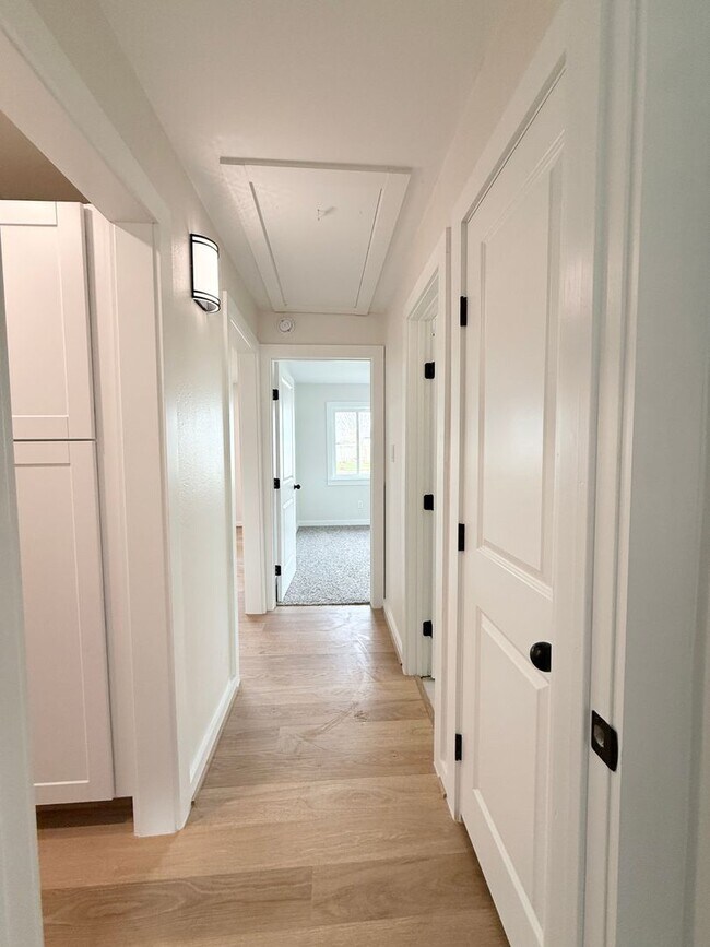 Building Photo - Spacious 3/2/1 w/ Study in Red Bluff Terrace (Pasadena)