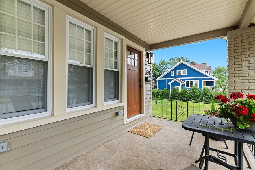 Building Photo - 215 Ardmore Dr