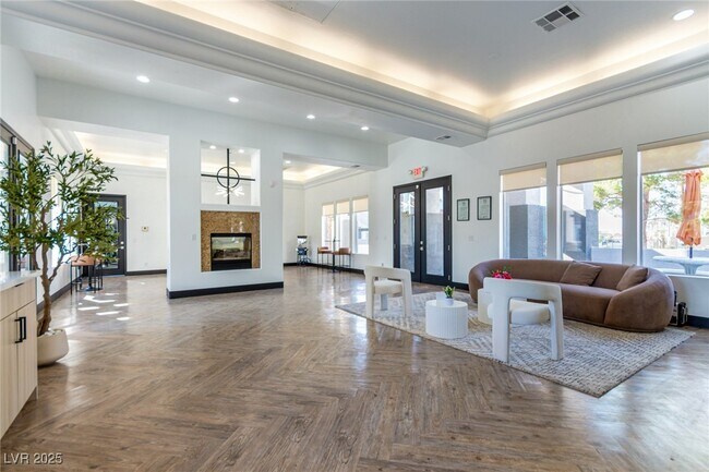 Building Photo - 7413 W Russell Rd