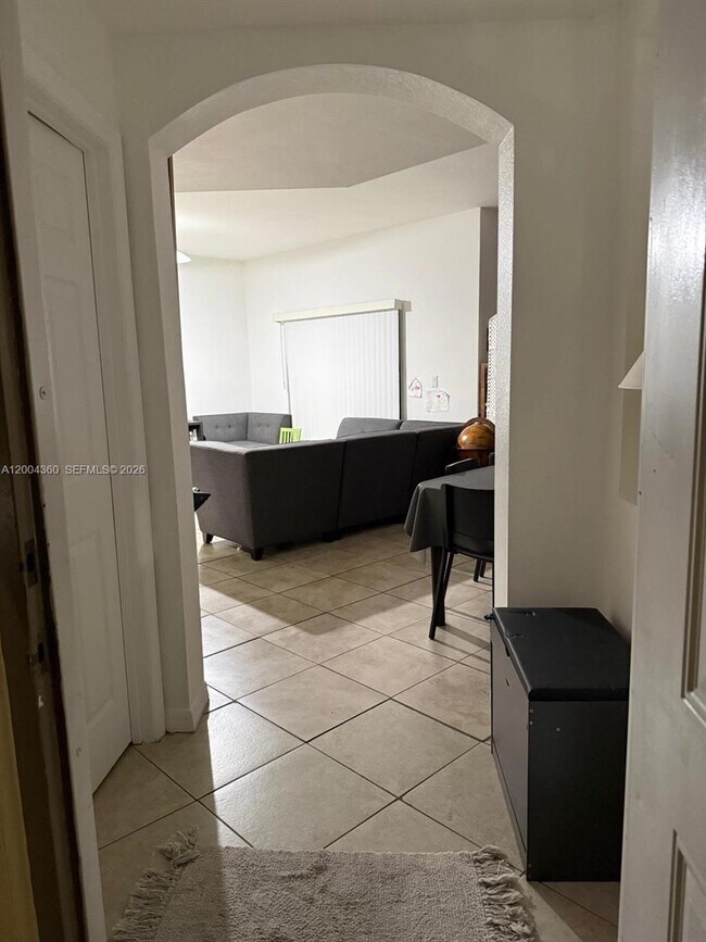 Building Photo - 8999 NW 107 Ct