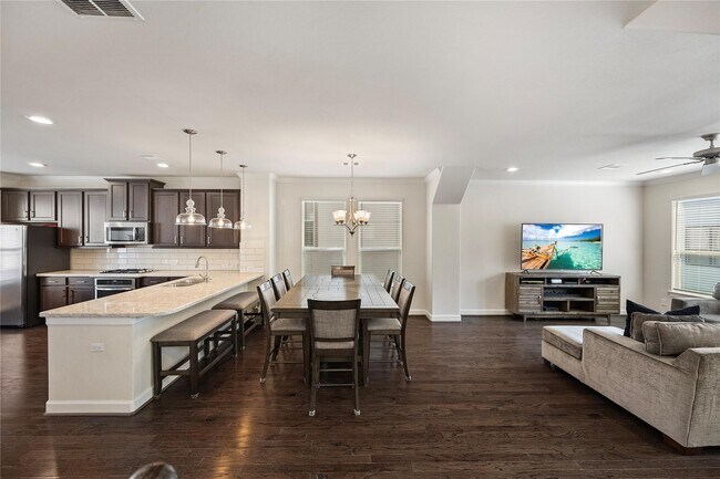 Building Photo - 1506 Brayson Oaks Pl