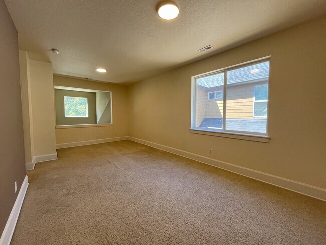 Building Photo - Bright & Airy Home with Granite Kitchen, V...