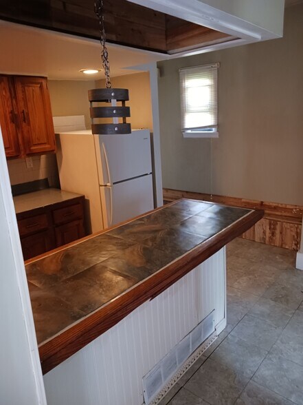 Building Photo - 120 Watkins Ave