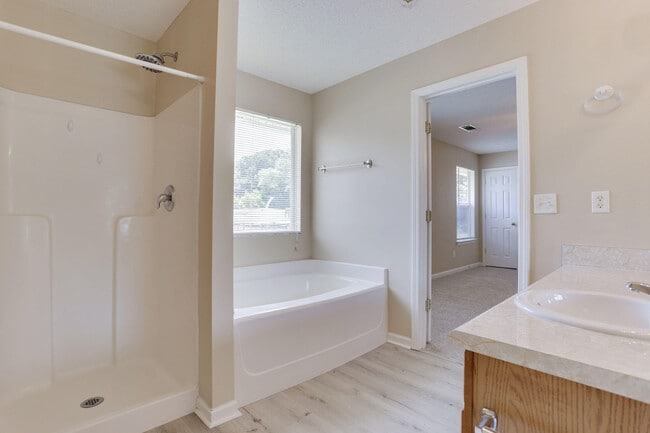 Building Photo - 103 McNair Dr