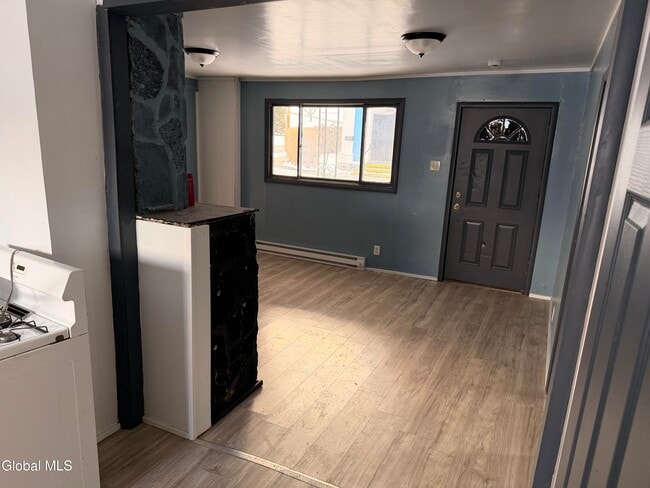 Building Photo - 54 Arch St