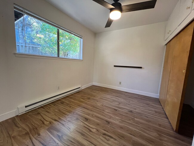 Building Photo - Recently Renovated 2 Bedroom Home near Han...