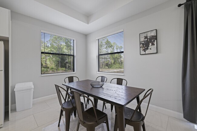 Building Photo - 674 Windermere Dr