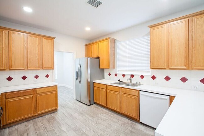 Building Photo - 9900 Presthope Dr