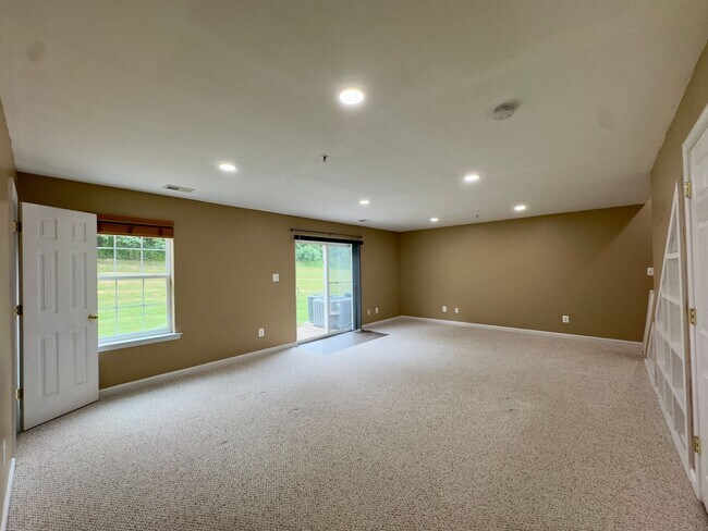 Building Photo - Charming 3BD/2BA/2 Half Bath Townhome with Garage in Havre de Grace, MD!