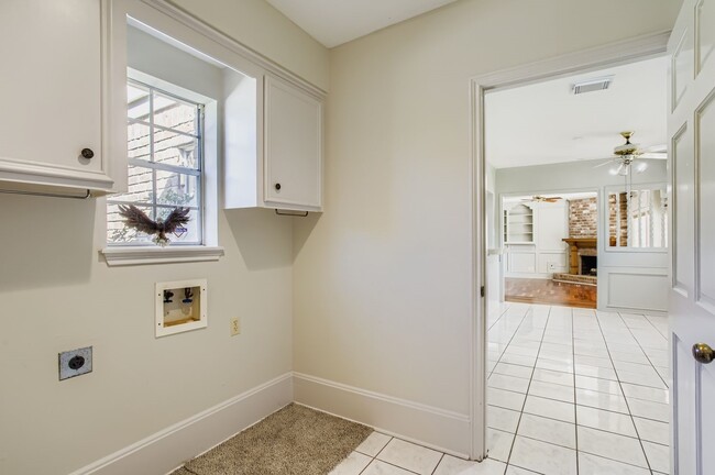 Building Photo - 8518 Rebawood Dr