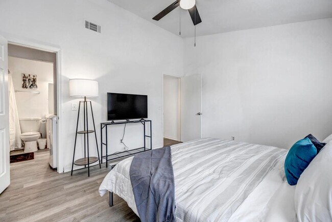 Building Photo - 111 E 1st St