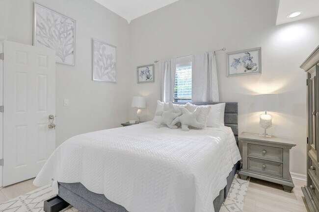 Building Photo - 6726 Sloane Pl