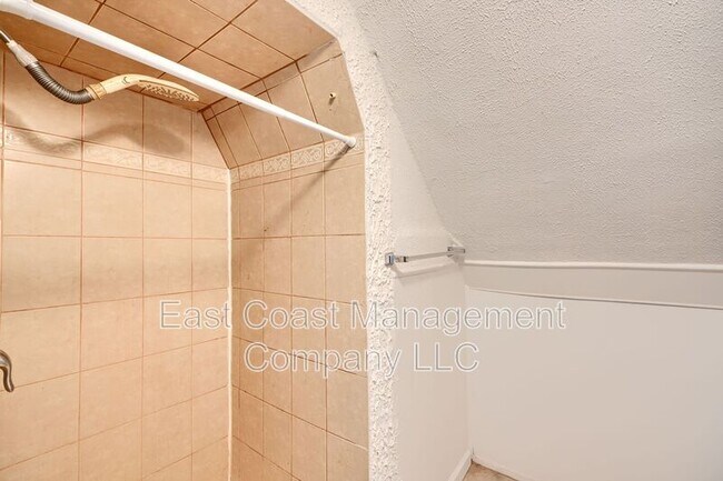 Building Photo - 5510 Edna Ave