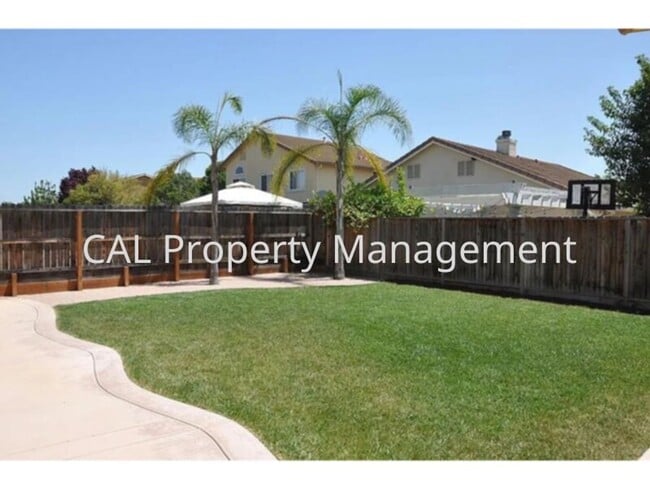 Building Photo - Beautiful 4 bedroom home in Hollister, CA