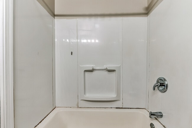 Building Photo - 123 Main St