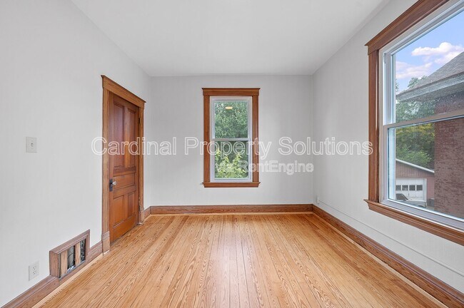 Building Photo - 3158 Montana Ave