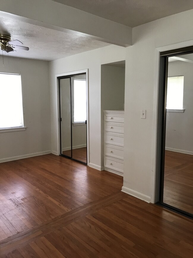 Building Photo - Beautiful Home! Perfect location