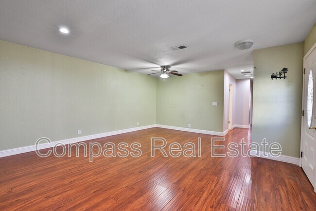 Building Photo - 31101 Fredi St