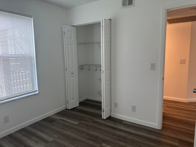 Building Photo - 21915 Lake Forest Cir