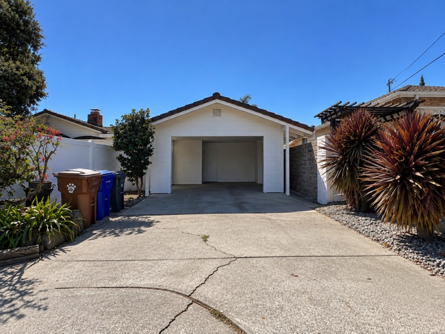 Building Photo - 131 Foster Rd