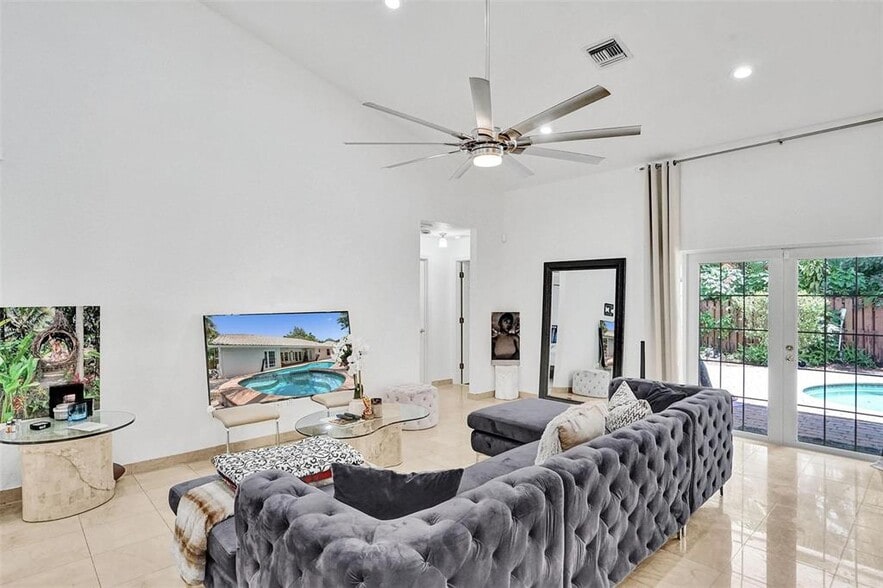 Building Photo - 6512 NW 54th Ct