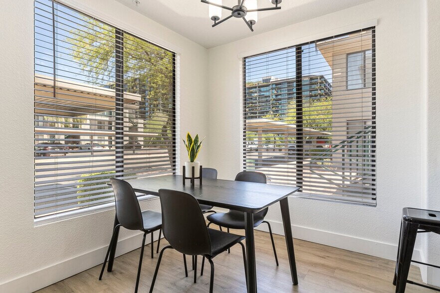 Building Photo - 15608 N 71st St