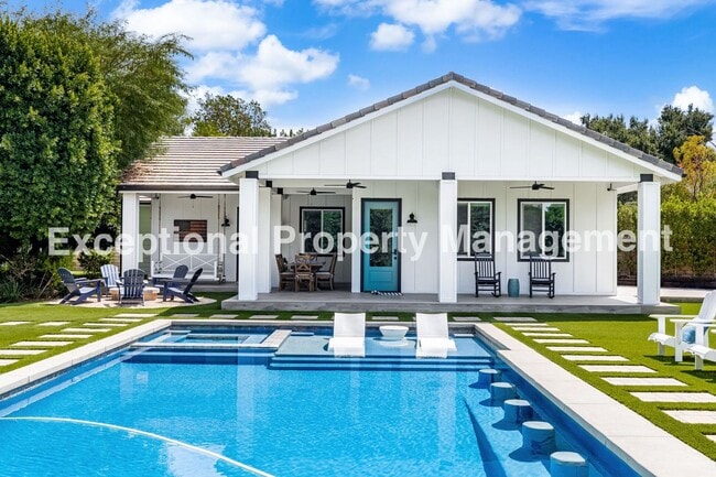 Building Photo - Amazing Executive Estate!